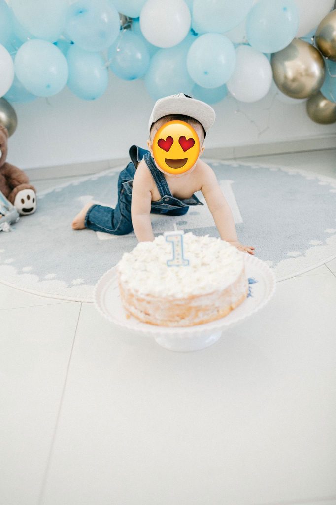 cakesmash shooting mit baby kuchen zum 1. geburtstag bilder